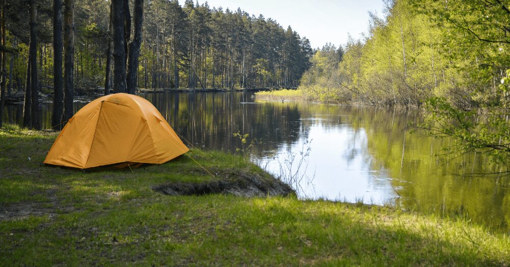 eco-friendly-camping-by-a-lake